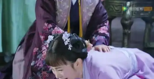 双世宠妃2中,她坏得赶上容嬷嬷,竟出演过家有儿女