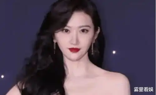 开年红毯女明星状态变化真大,吴谨言表情僵硬,张雨绮瘦到脱相