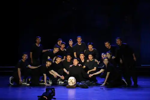 向戏剧致敬70不老,北京人艺,今天生日快乐
