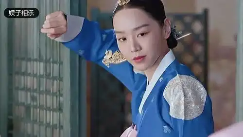 哲仁王后生病的王后听到美女来了,马上打起精神开始撩妹
