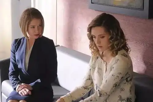 黑色孤儿她,一人分饰13角,让那些习惯找替身的演员情何以堪
