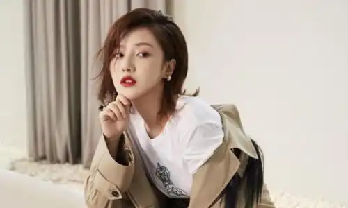 拍戏嫌井水脏,换140桶矿泉水的那个女星,如今终于得偿所愿火了