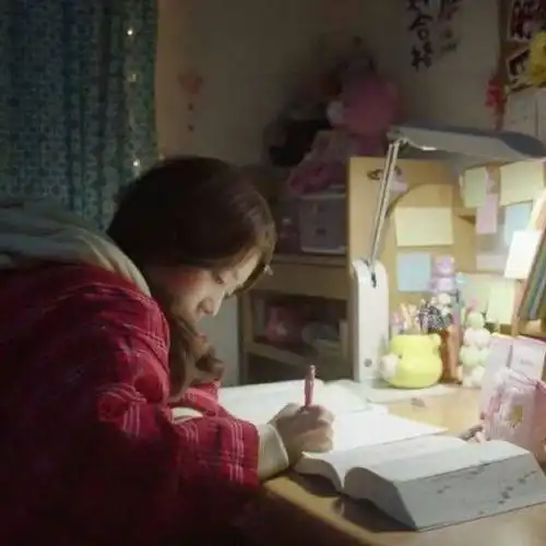 垫底辣妹剧照健脑