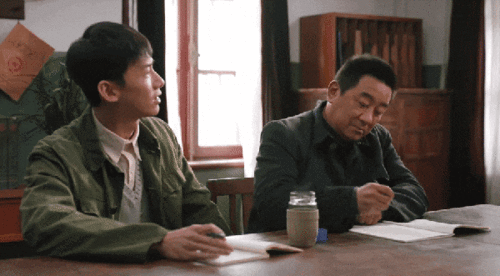 既然请来两位大家,所有配置不能拉胯对话南来北往出品人邹文
