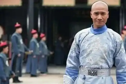 康熙帝拿出弘历的生辰八字,相士看后是女必为娼,是男必为皇
