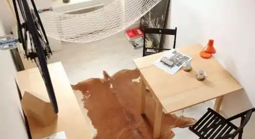 晒晒我的13㎡小蜗居,睡在半空中,厕所在床下,谁见过
