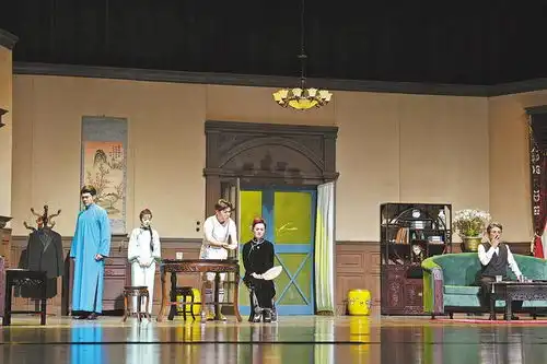 话剧雷雨在曹禺故里引燃观剧热潮
