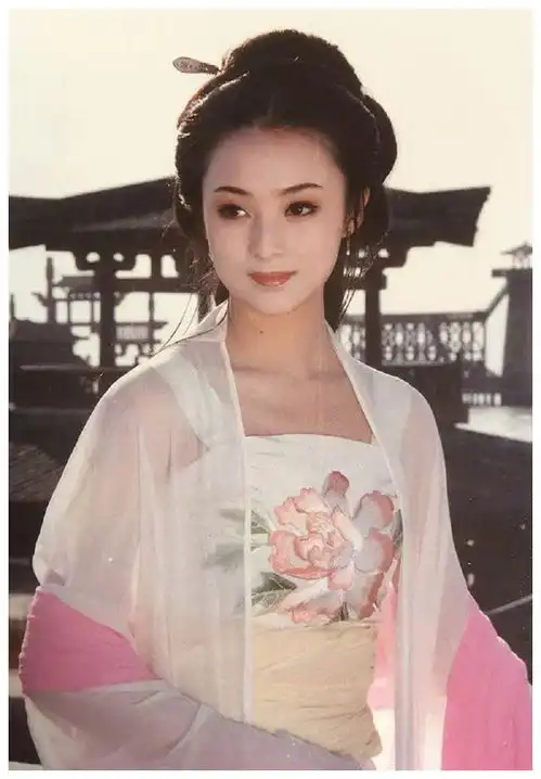 抗日时期,侯东娥因长得漂亮,遭日本鬼子拖入炮楼侮辱
