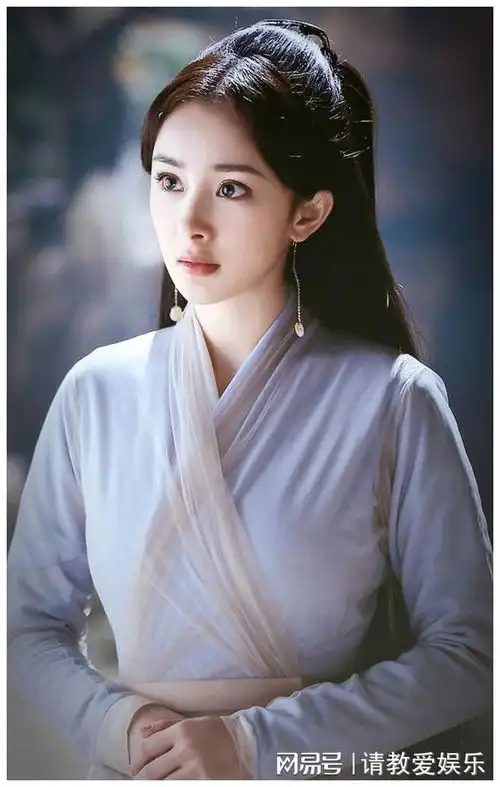 杨幂古装旧照,清纯灵动还记得大幂幂19岁演过的聂小倩吗
