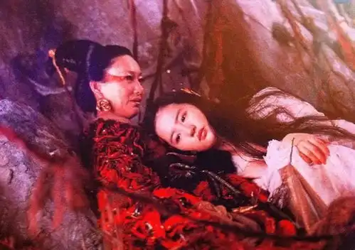 倩女幽魂剧照树妖和小倩
