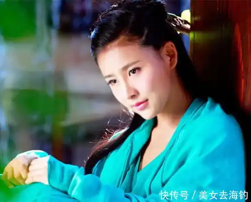 贾青演双胞胎,吴谨言演双胞胎,而她演的是精神分裂者