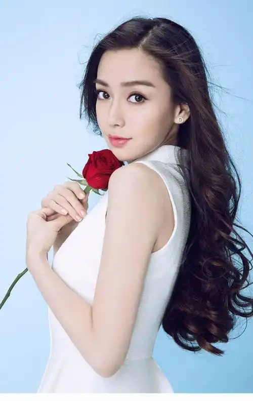 黄晓明baby合体出席活动,黄晓明的这一举动暖心又甜蜜
