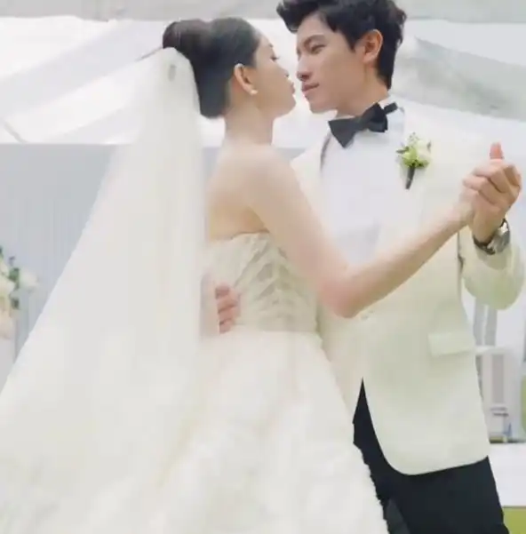 陈乔恩婚礼敬茶房曝光,明道发文梦回王子变青蛙,陈乔恩问红包呢
