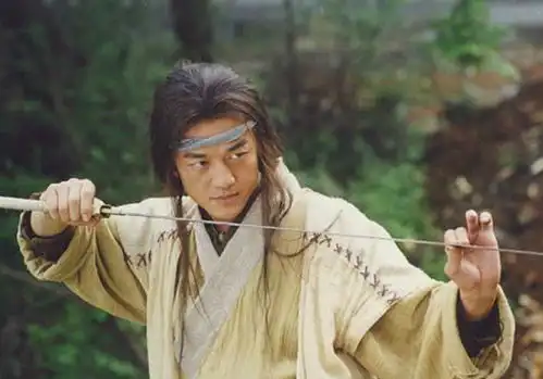 张纪中拍笑傲江湖,令狐冲扮演者耍大牌,于是怒砸100万换李亚鹏
