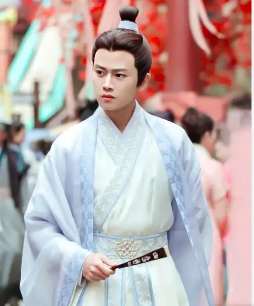 今年上半年,角色红利加成最多的三位男演员,大家最喜欢谁呢