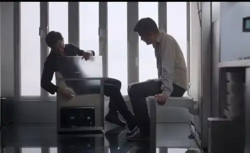 香港32㎡老公寓蜗居7人,他用十年时间大改造,住的不比别墅差