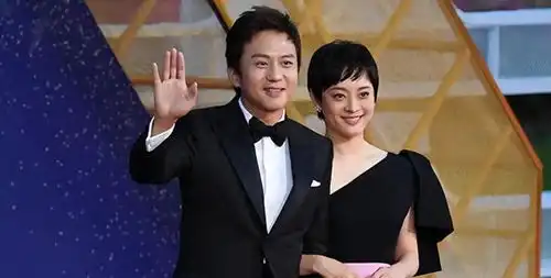 邓超被曝抑郁后首露面满脸憔悴强颜欢笑,疑因亏损3亿心慌慌