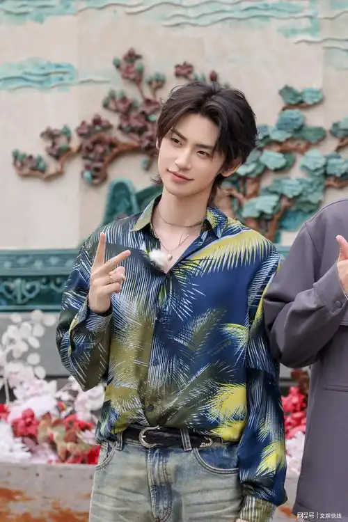 我们仨尹正广东体验飞驰人生王琳凯享受顺德美食