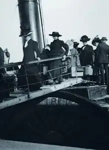 泰坦尼克号珠宝遗物及沉船前影像公开
