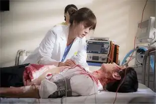 太阳的后裔曝全新剧照宋慧乔手术台上救大尉
