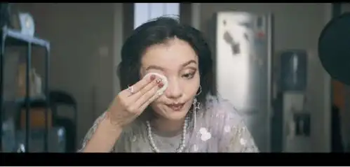 9岁女孩因嫉妒老师太美而患抑郁,弄清情况后,网友这都是她妈害的
