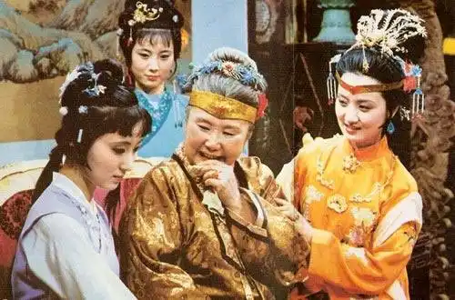 红楼人物的整体布局及出场特点
