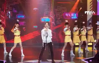 明星大侦探演唱会举行何炅神似小鲜肉,吴昕以女团身份出道