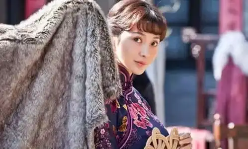 柳岩穿旗袍,清纯不失性感,网友真的很漂亮