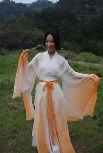 谁可以给我个白冰神话的剧组照片,最好是电视开篇曲的时候哪些照片.
