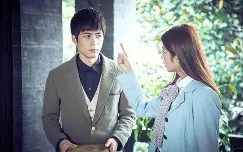 周芷若跟赵敏都喜欢张无忌,张无忌却选了赵敏,三观一致在感情中很重要吗