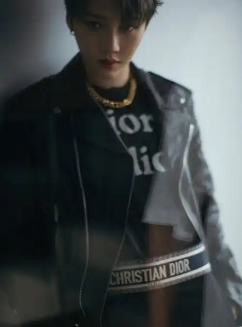 10位女星穿皮衣景甜秒变司藤,刘雨昕金项链瞩目,杨颖成赢家