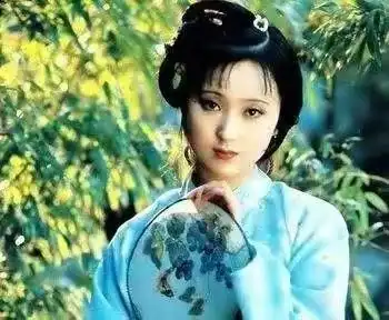 红楼梦新版曝光,秦可卿纱衣半露大腿引争议网友这是青楼梦吧