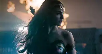 这是多大仇才导致神奇女侠砍了湄拉的头
