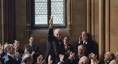 丘吉尔欢送会上,他将敬酒转敬此人,此人一句话让人目瞪口呆
