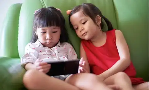 女儿交到了好朋友,妈妈却开心不起来,正确对待孩子结交朋友