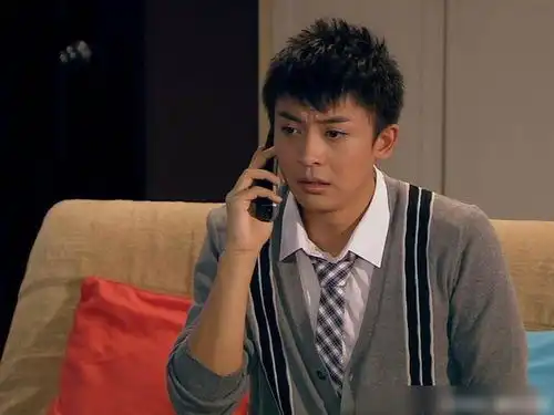 李佳航上综艺被质疑油腻不配当演员恼羞成怒我是你爹
