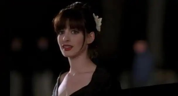 穿普拉达的女王70岁与亿万富翁男友分手风格比之前更大胆
