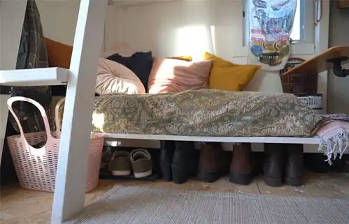 她低价买下10㎡迷你房,蜗居日子转眼已1年,网友自得其乐
