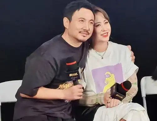 沈腾出席保你平安首映礼,为马丽助阵,现场马丽歪头寻找沈腾