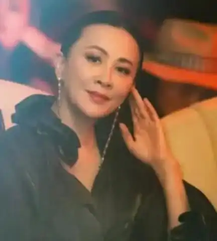 刘嘉玲深夜衣物活动照被曝光,身材发福太严重,网友有故事
