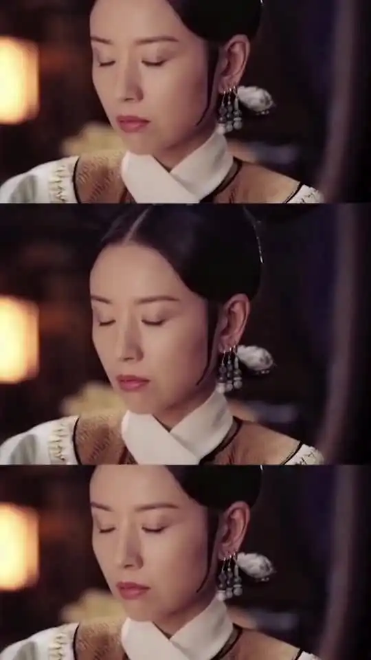 当各宫娘娘照镜子时,要么是黑化,要么是臭美,只有世兰是在练习翻白眼