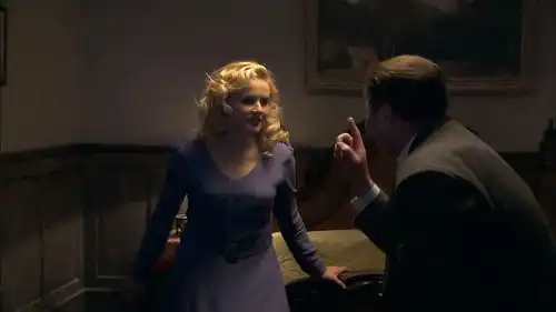 苏联女孩遭粗鲁对待,东北丈夫持枪赶到,女孩感动到痛哭
