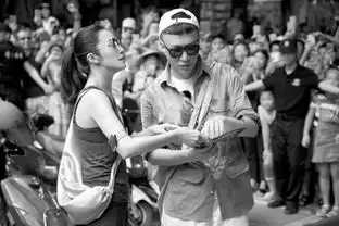 极限挑战3孙红雷姚晨结盟变身餐厅职员当街招揽生意
