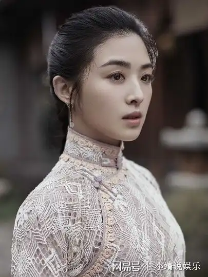 南烟斋笔录张含韵饰演民国明星,造型在线颜值与刘亦菲不相上下