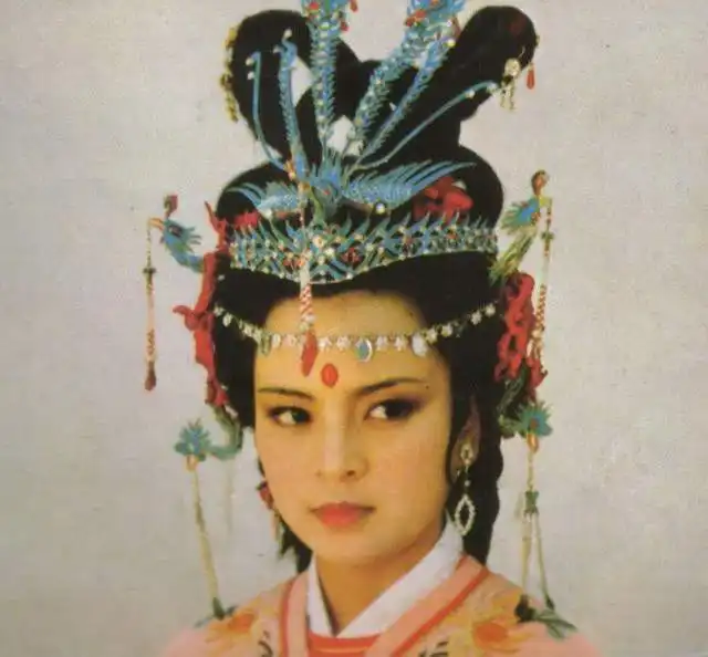 黛玉与探春同时和亲不,文中两个细节暗示了她们不同的结局