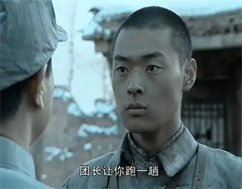 还记得亮剑里的魏和尚吗曾因拍戏炸瞎双眼,如今过成这样
