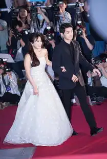 宋慧乔素颜比化妆好看,在机场像27岁,在秀场像47岁
