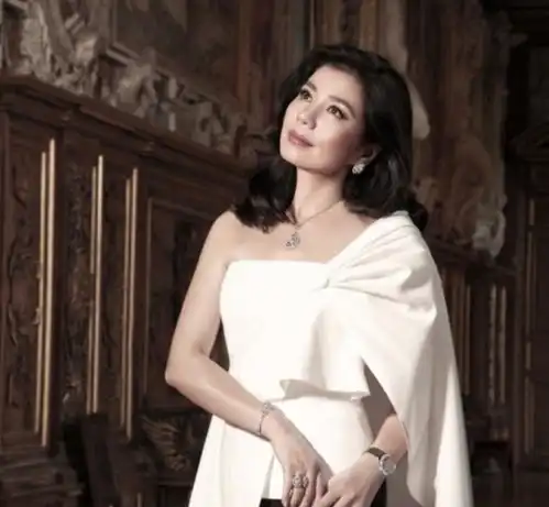 曾志伟自曝当演员的辛酸被钟楚红打蒙,半天听不见声音
