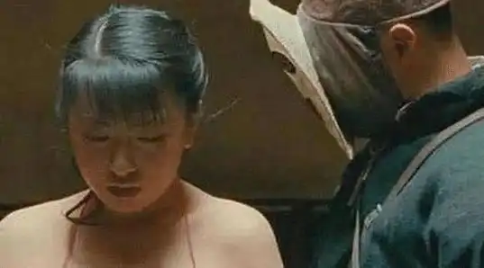 她身材堪比柳岩,本是姜文助理,却因临时出演让子弹飞走红
