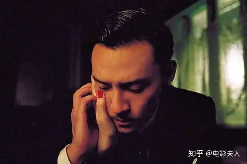 他从14岁开始演戏,被李安王家卫等大导夸赞,却为何无缘获奖